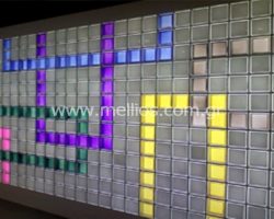 Συνδυασμός έγχρωμων υαλότουβλων