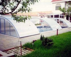 Κάλυψη πισίνας από κυψελωτό πολυκαρβονικό