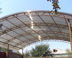 Καμπύλο στέγαστρο από κυψελωτό πολυκαρβονικό