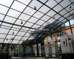 Στέγαστρο από κυψελωτό πολυκαρβονικό