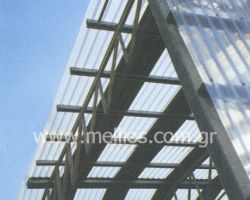 Δίριχτη στέγη από κυματοειδές πολυκαρβονικό